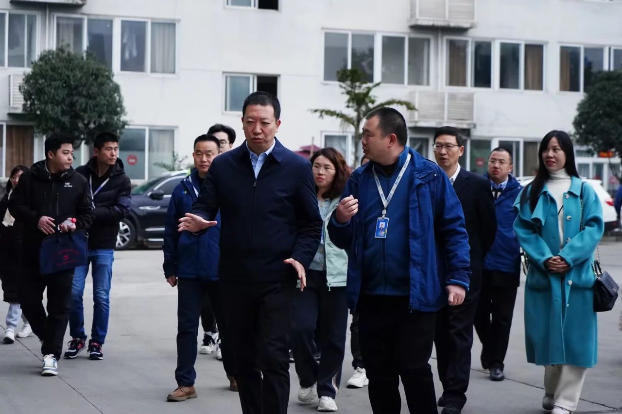 四川省司法廳領(lǐng)導(dǎo)調(diào)研藍(lán)海，并召開中小企業(yè)權(quán)益保障座談會(圖1)