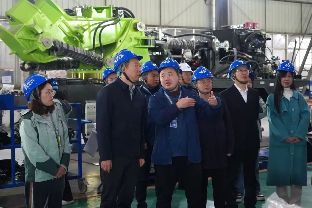 四川省司法廳領(lǐng)導(dǎo)調(diào)研藍(lán)海，并召開中小企業(yè)權(quán)益保障座談會(圖2)